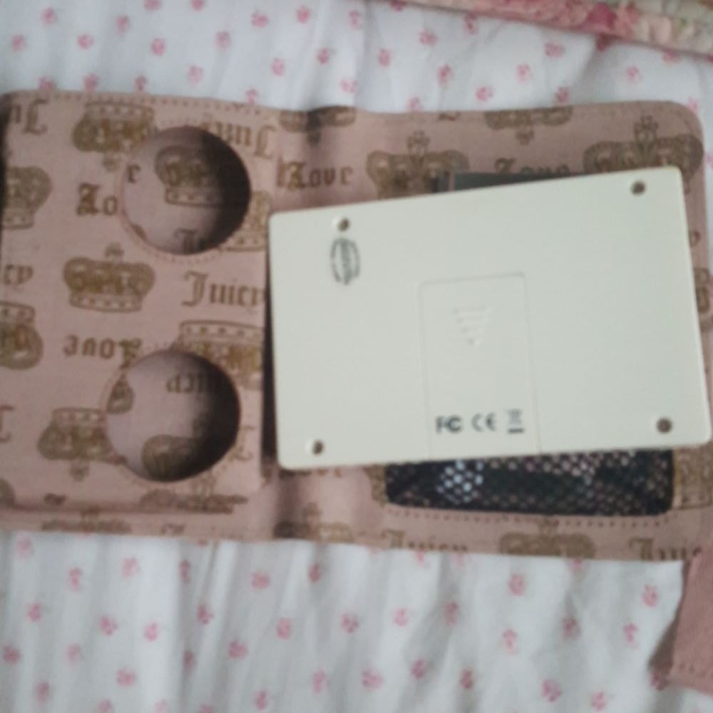 Juicy Couture pink & gold dots MP3 speaker wallet - Picture 7 of 11
